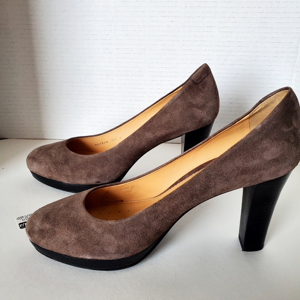 Geox Respira Suede Heeled Pumps in Dark Taupe Size 8
